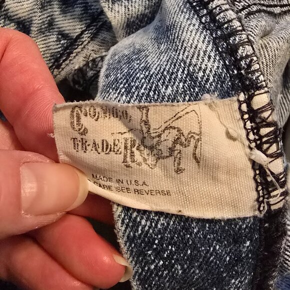 90s Vintage High Waisted Demin Shorts - Picture 4 of 4